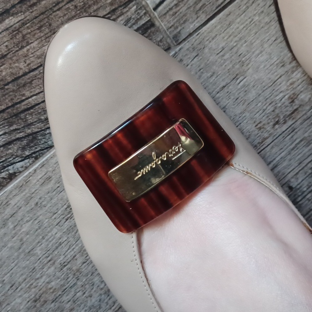 Vintage Salvatore Ferragamo Beige Leather Pumps - Picture 15 of 16